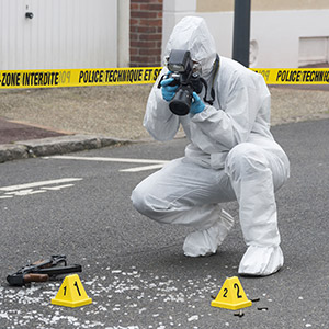 Police scientifique sur le terrain