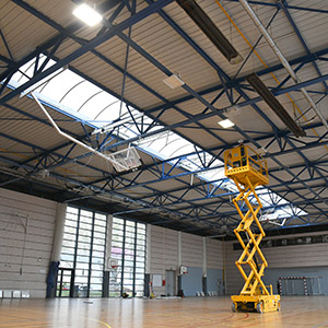 Pose de luminaires LED au Gymnase Généty (Lyon 1er) / Muriel Chaulet - Ville de Lyon
